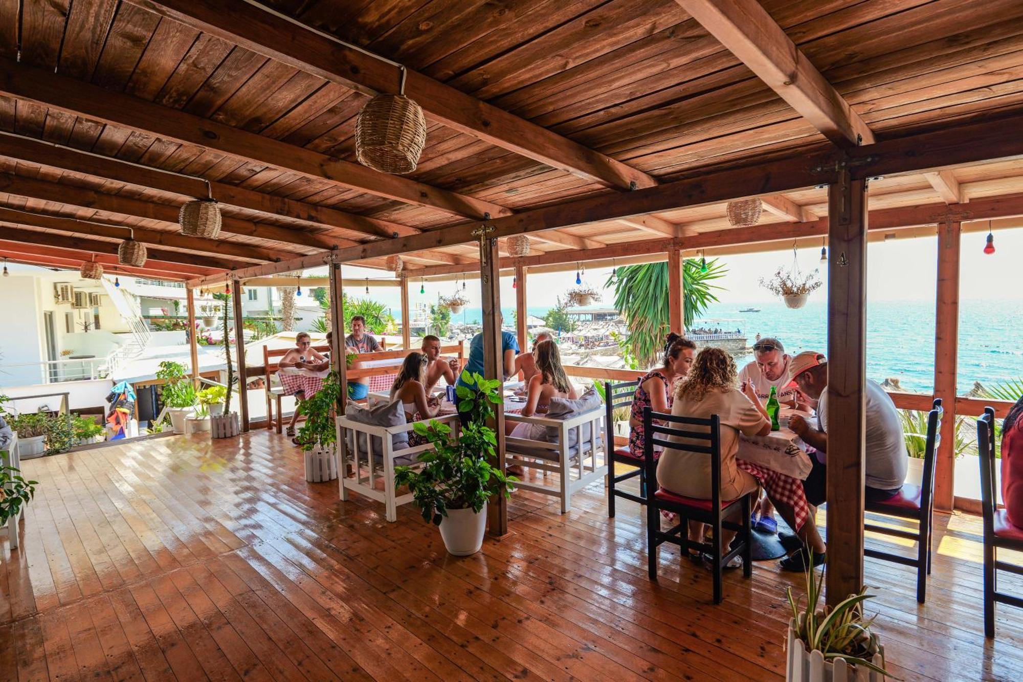 Vila Era Beach Sarandë Buitenkant foto