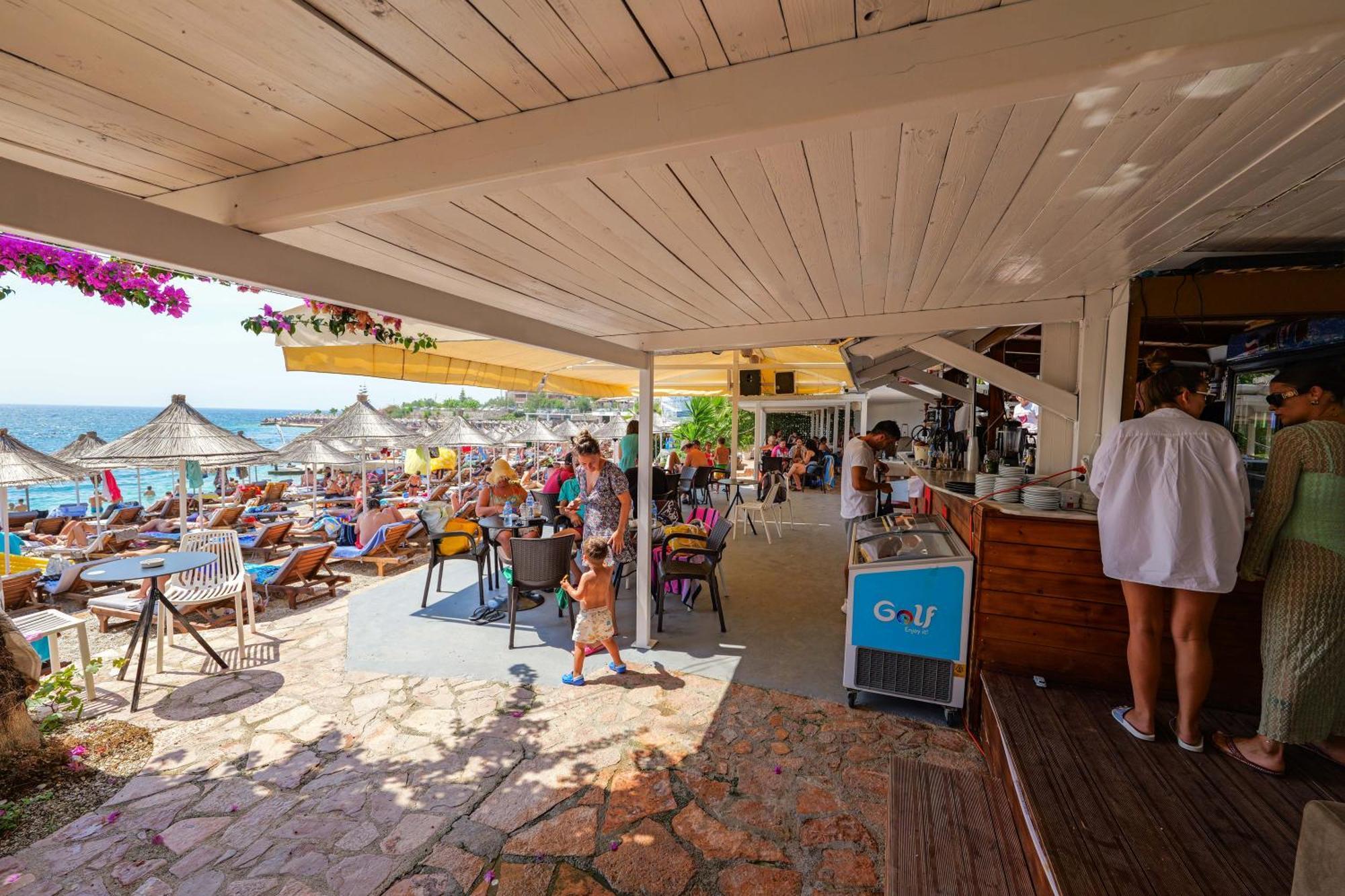Vila Era Beach Sarandë Buitenkant foto