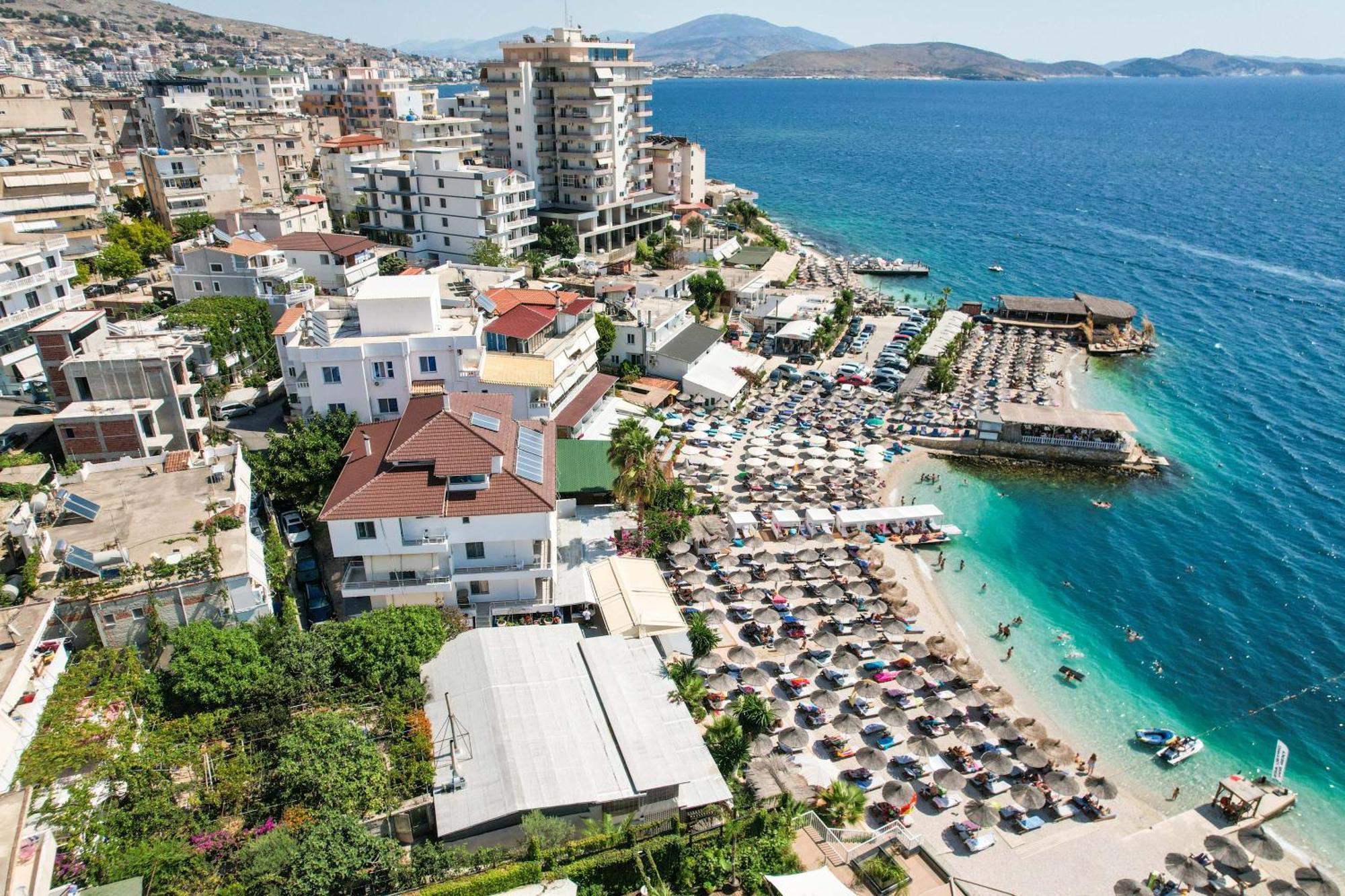 Vila Era Beach Sarandë Buitenkant foto
