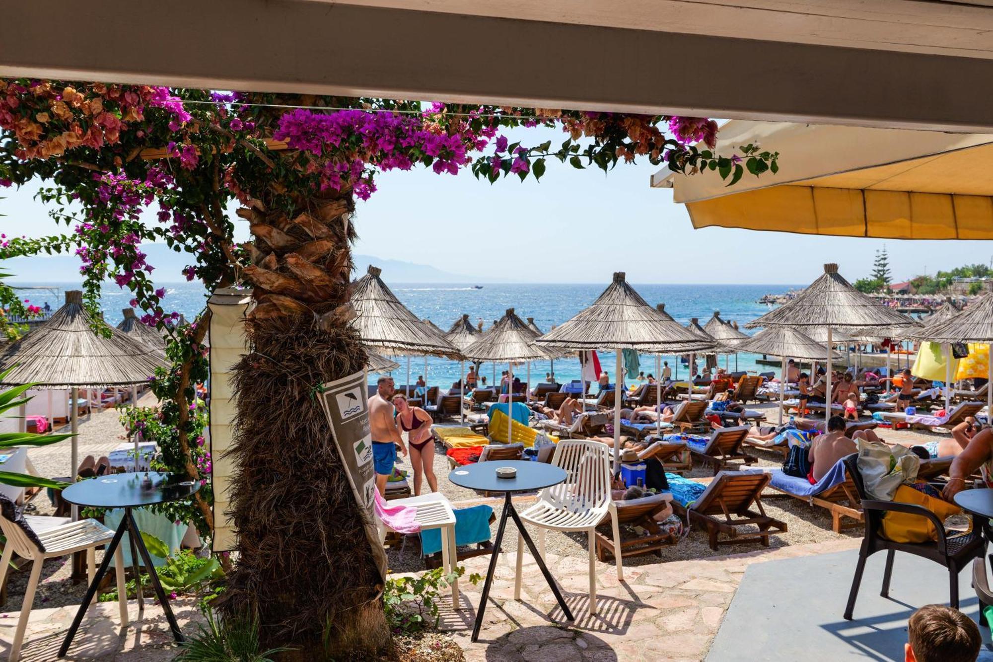 Vila Era Beach Sarandë Buitenkant foto