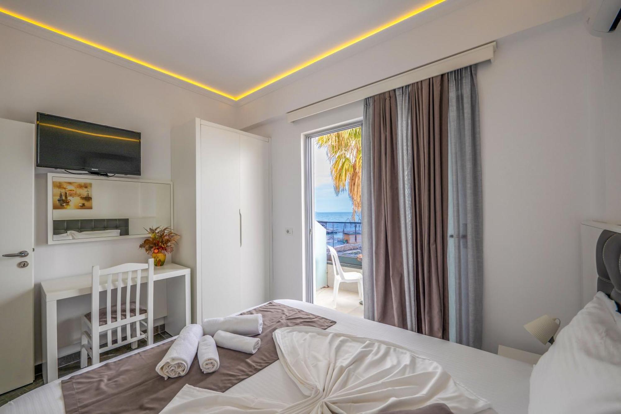Vila Era Beach Sarandë Buitenkant foto